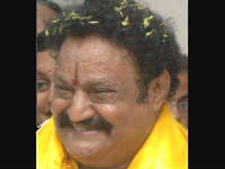 పురందేశ్వరిని పెళ్లికి ఆహ్వానించిన హరికృష్ణ, జూ ఎన్టీఆర్