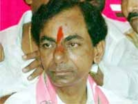 వైయస్ జగన్‌కు కెసిఆర్ బాసట: చంద్రబాబుకు పరోక్ష చురకలు