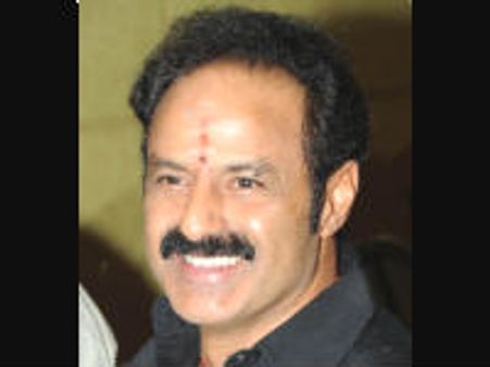 ముఖ్యమంత్రి కిరణ్ కుమార్ రెడ్డితో సినీ హీరో బాలకృష్ణ భేటీ