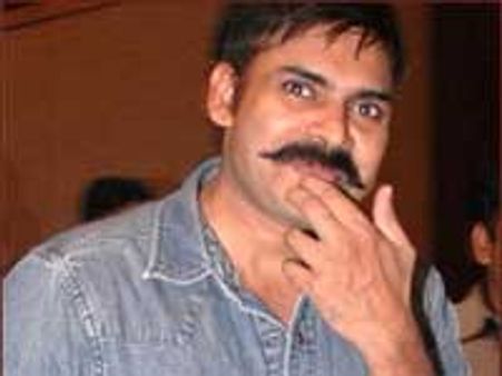 చిరంజీవి పిఆర్పీ విలీనం నిర్ణయం పవన్ కల్యాణ్‌కు తెలియదా?