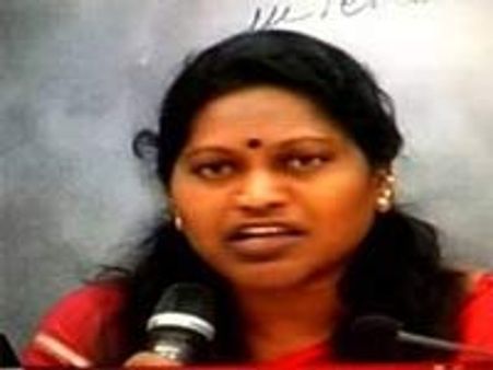 నిర్ణయం ఎలా ప్రకటిస్తారు: చిరంజీవికి శోభారాణి ఘాటు లేఖ