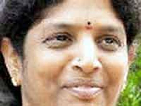 ఎమ్మెల్యేలపై చర్యలు తీసుకోవాలని చిరంజీవిపై ఒత్తిడి ఉంది: వంగా గీత