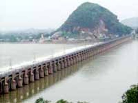 కృష్ణా జిల్లా హోటల్లో విషాహారం తిని ముగ్గురు మృతి