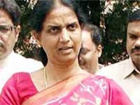 అక్బరుద్దీన్ శరీరం నుంచి నాలుగు బుల్లెట్ల తొలగింపు: రేపు బంద్