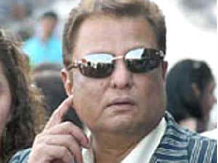 నిజాం నగలు స్నేహితుడి భార్యకు హసన్ అలీ గిఫ్ట్‌గా ఇచ్చాడు