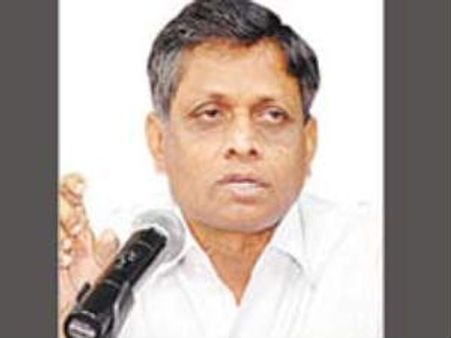 వైయస్ జగన్‌కు కడప జిల్లా కలెక్టర్ సహకారం: దాడి వీరభద్రారావు