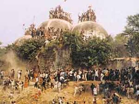 అయోధ్య స్థలంపై హైకోర్టు తీర్పుపై స్టే ఇచ్చిన సుప్రీంకోర్టు