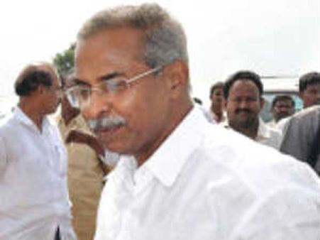 వైయస్ వివేకాను చూసి ముఖం తిప్పుకున్న వైయస్ జగన్ భార్య భారతి