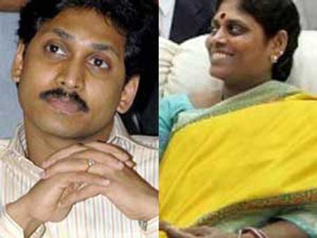 ఉప ఎన్నికలు: వైయస్ జగన్, వైయస్ విజయమ్మ మెజారిటీపైనే ఆసక్తి