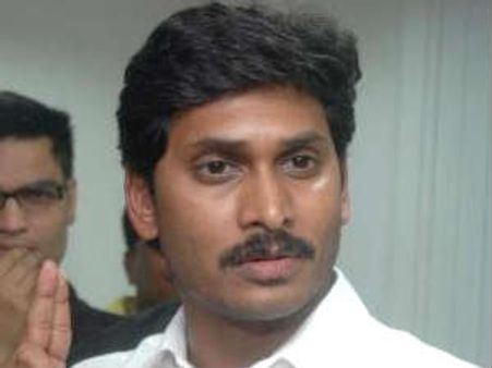 వైయస్ జగన్ తెలంగాణ ప్లాన్, కాంగ్రెసుకు చెక్ పెట్టేందుకు