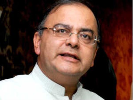 ముదురుతున్న బిజెపి, గవర్నర్ వివాదం: రాజ్ భవన్ ఎదుట పరేడ్