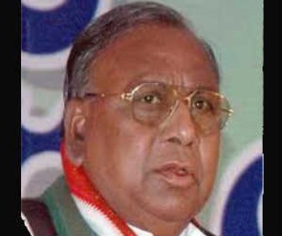 అలీకి ఓ న్యాయం, జగన్‌కు మరో న్యాయమా: వి హనుమంతరావు