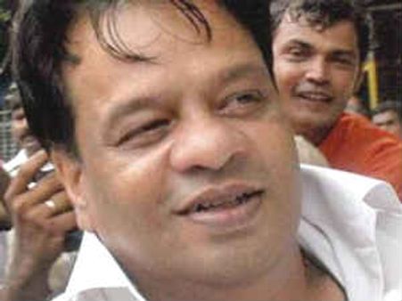 ముంబైలో మళ్ళీ గ్యాంగ్ వార్స్.. దావుద్ తమ్ముడిపై ఫైరింగ్