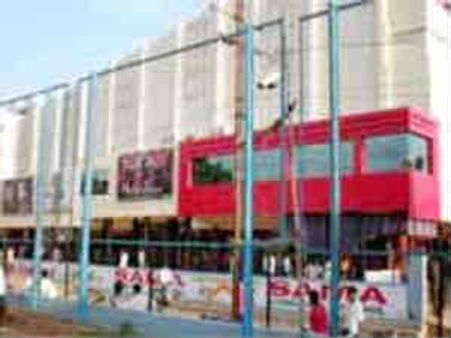 భార్యను కరిచిన వ్యాధిగ్రస్తుడు: భర్త మృతి, చికిత్స పొందుతున్న భార్య