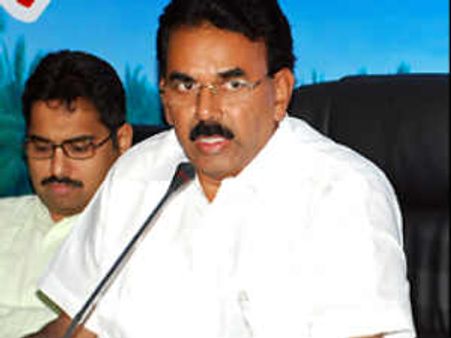 డికె అరుణపై సిఎం స్పందించాల్సిందే: జూపల్లి కృష్ణారావు