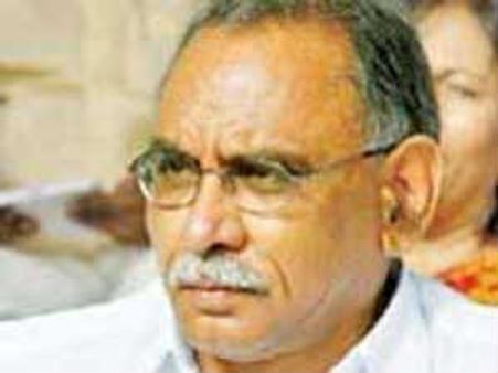 వైయస్ జగన్‌కు చెక్ చెప్పేందుకు తెరపైకి కెవిపి: ఆజాద్ వ్యూహం!