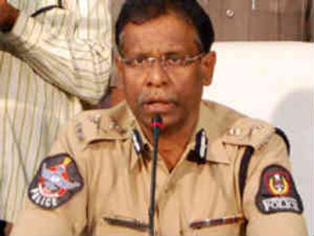 భాను కిరణ్ కోసం గాలిస్తున్నాం: హైదరాబాదు సిపి ఎకె ఖాన్