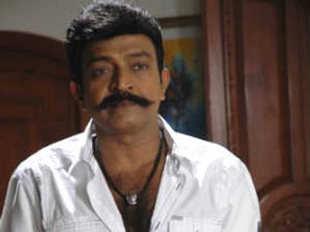 మహంకాళి ఫైటింగ్ చిత్రీకరణలో హీరో రాజశేఖర్‌కు తీవ్ర గాయాలు