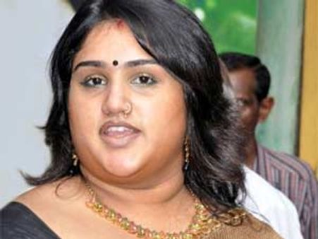 పుత్రుడి కోసం వనిత ఆక్రోశం, దీక్ష