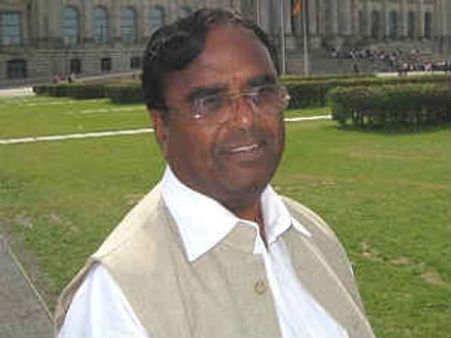 పిసిసి రేసులో పొన్నాల లక్ష్మయ్య, ఎజెండాలో మంత్రి వర్గ ప్రక్షాళన?