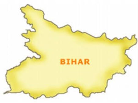 బీహార్‌లో ఎపి టూరిస్టు బస్సు బోల్తా: ముగ్గురు ఆంధ్రుల మృతి