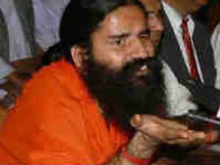 నిద్రిస్తున్న వారిపై దౌర్జన్యమా: బాబా అరెస్టుపై నిరసనల వెల్లువ