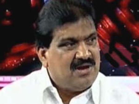 టిడిపిలో కొత్త లొల్లి, హరీశ్వర్ రెడ్డిని ప్రశ్నించిన మహేందర్ రెడ్డి