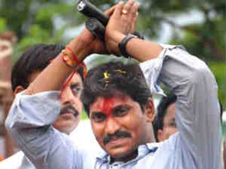 కొండా సురేఖ సాక్షిగా తెలంగాణ విద్యార్థులపై జగన్ కార్యకర్తల దాడి