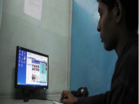 హ్యాకింగ్ భయంతో వణికిపోతున్న సోషల్ నెట్ వర్కింగ్ వెబ్‌సైట్స్