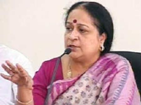 తెలంగాణ సున్నితమైంది, నేతలతో మాట్లాడుతున్నాం: జయంతీ నటరాజన్