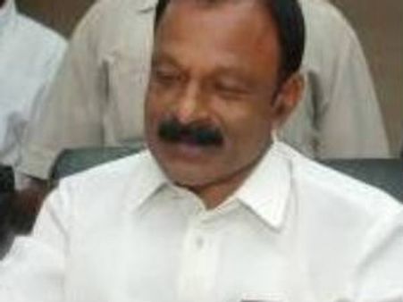 జగన్ వ్యాఖ్యలు విడ్డూరం, వైయస్ కాంగ్రెసు సభ్యుడు: రఘువీరా