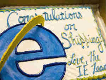 మొజిల్లా బ్రౌజర్ టీమ్‌ని అభినందిస్తూ మైక్రోసాప్ట్ కేక్ పంపిన వైనం