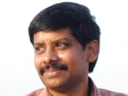 తెలుగు సినీ నిర్మాత సింగనమల రమేష్ ఇంట్లో సిఐడి సోదాలు