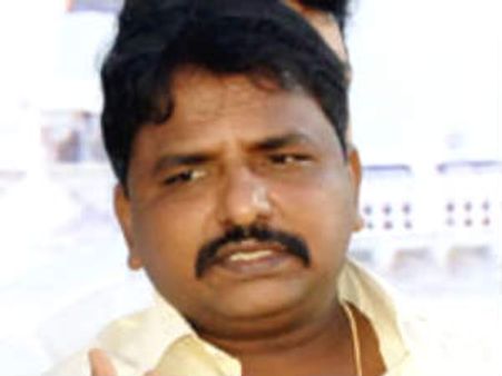 టిఆర్ఎస్ ఉద్యమం పేరుతో రెచ్చగొడుతోంది: శైలజానాథ్