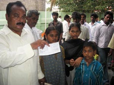 రైతుకు అమెరికా వైయస్సార్ యువసేన సాయం