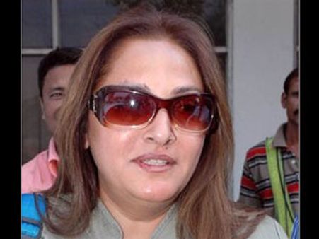 చిరంజీవికి రాజకీయాలు పనికి రావు: ఎంపి జయప్రద