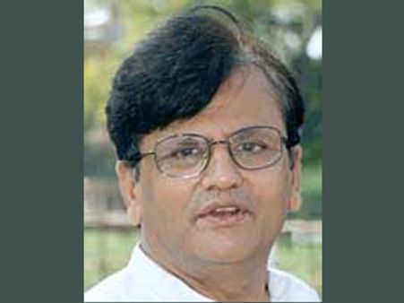 సర్దుకుపోదాం, మేడం మాటగా చెప్తున్నా: అహ్మద్ పటేల్