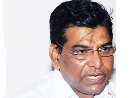 రాజకీయం మానుకో: కెసిఆర్‌పై నామా ధ్వజం