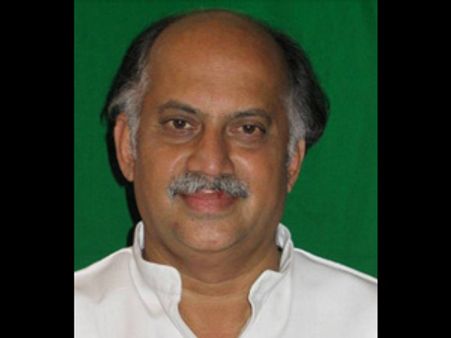 పునర్వ్యస్థీకరణ సెగ: గురుదాస్ కామత్ రాజీనామా