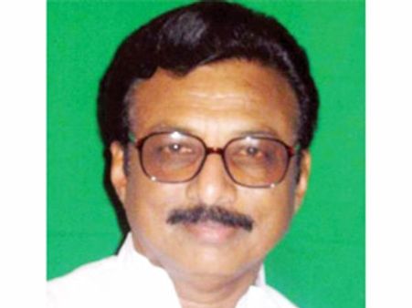 దివంగత వైయస్ సిఫారసు చేసిన కేంద్రమంత్రిపై వేటు!