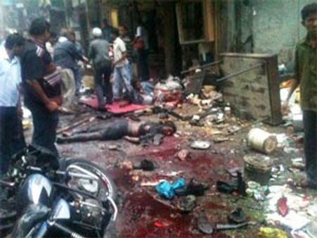 ముంబై పేలుళ్ల వెనక అండర్ వరల్డ్ పాత్ర?