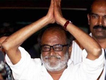 కరుణానిధికి రజనీకాంత్ ఓదార్పు