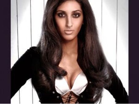 మిస్ యూనివర్స్ రేసులో ఆంధ్రా అమ్మాయి