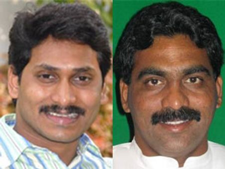 లగడపాటి అందుకే ఇప్పుడు జగన్‌ని టార్గెట్ చేశాడా?