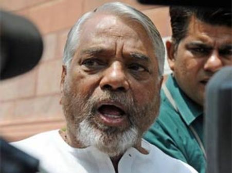 ఆజాద్‌కు ఝలక్: ఇప్పుడే చెప్పలేనని కెకె