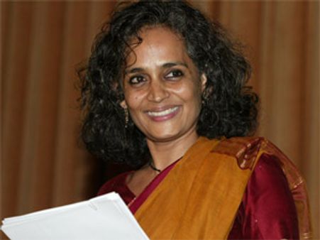 తెలంగాణ అంతటితో ఆగవద్దు: అరుంధతీ రాయ్