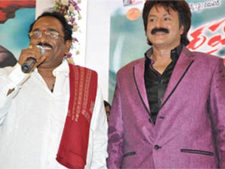 బాలకృష్ణ రాజకీయాల్లో బాగా రాణిస్తారు: పరుచూరి