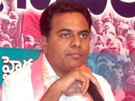 ముఖ్యమంత్రి కిరణ్‌ పదవికి గ్యారంటీ లేదు: కెటిఆర్