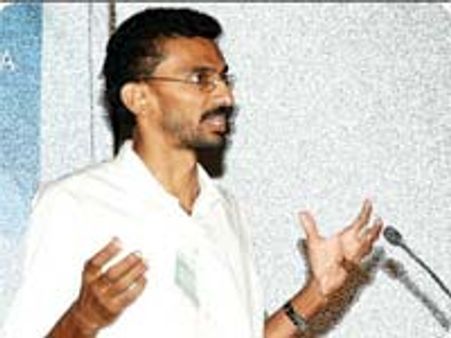 దర్శకులారా...ఈ నత్త నడకేల