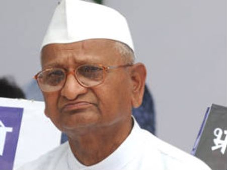 'అనా హజారే అవినీతిపడుడు', కాంగ్రెసు ఎదురుదాడి